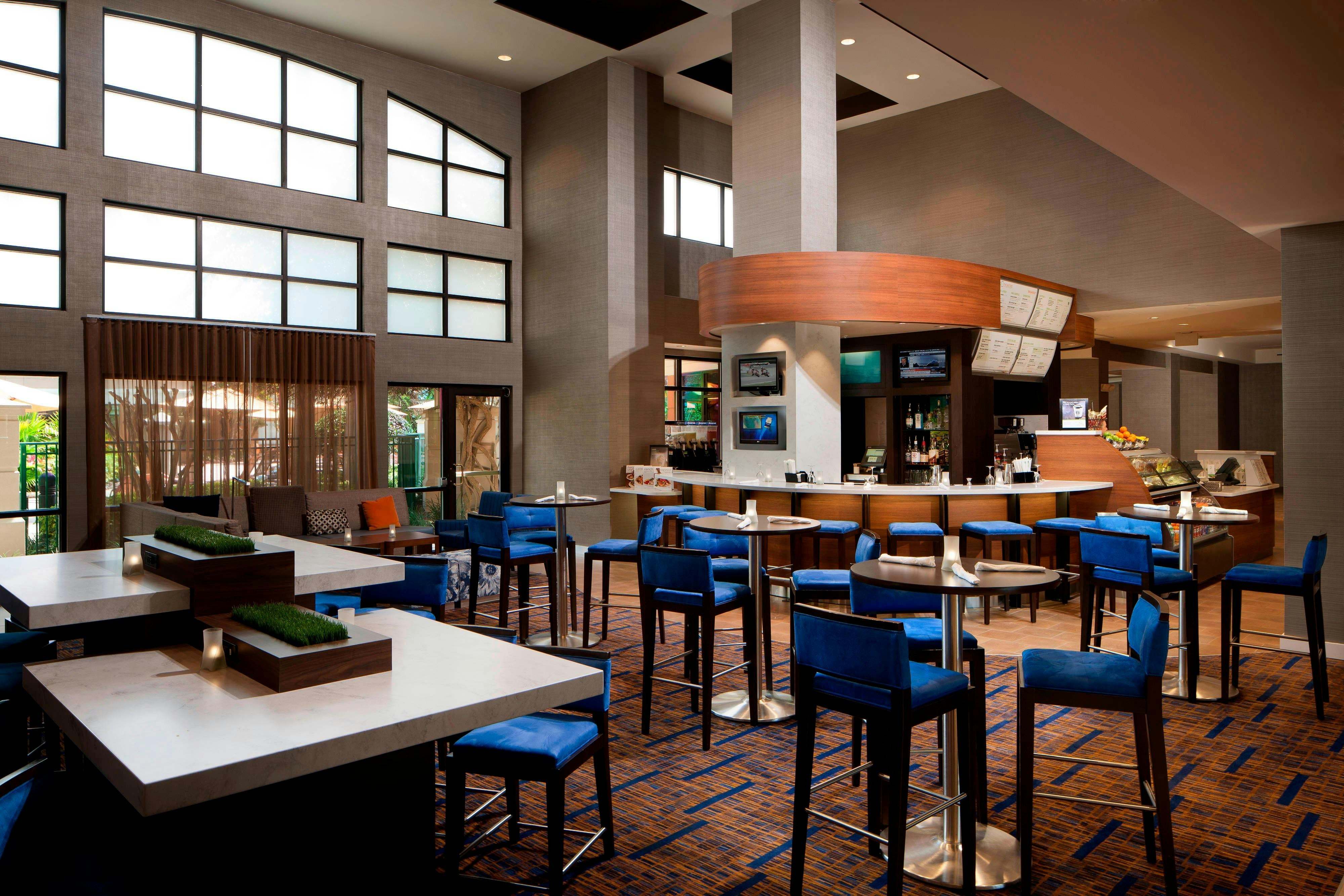Courtyard by Marriott Orlando Lake Buena Vista in the Marriott Village 13/33