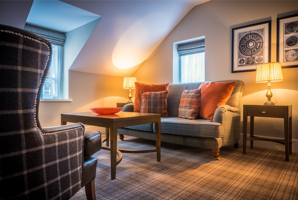 Bishop S Gate Hotel 31/43
