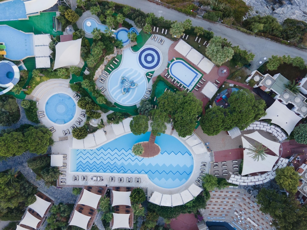 Pine Bay Holiday Resort 6/72