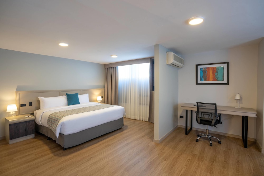 Room, Multiple Beds, La Quinta by Wyndham Quito 2/10