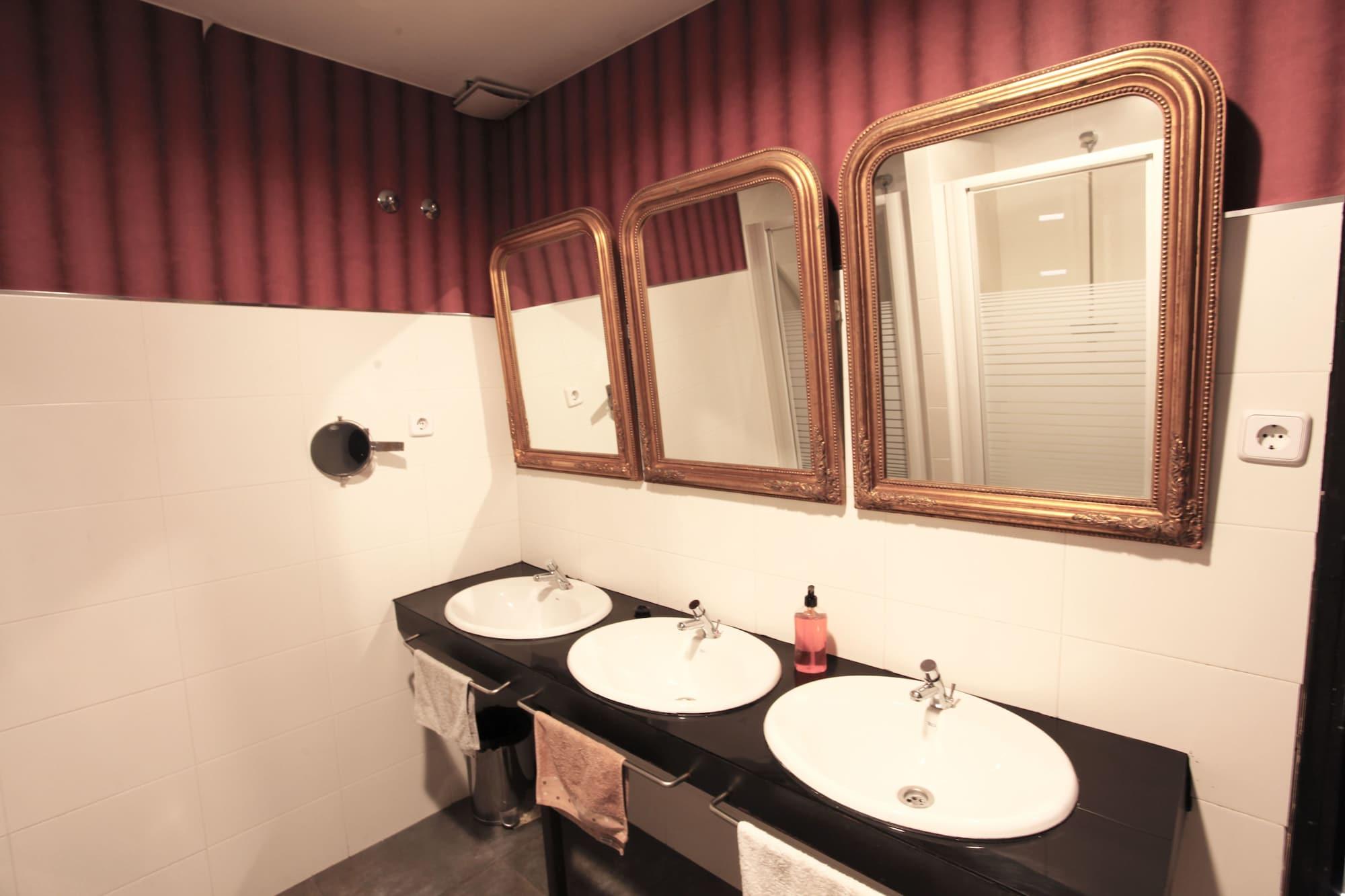 Hostels Meetingpoint 53/55