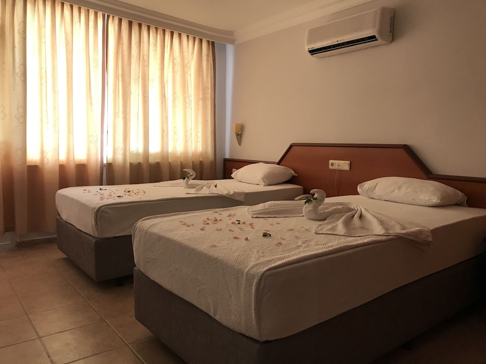 Muz Hotel 11/47
