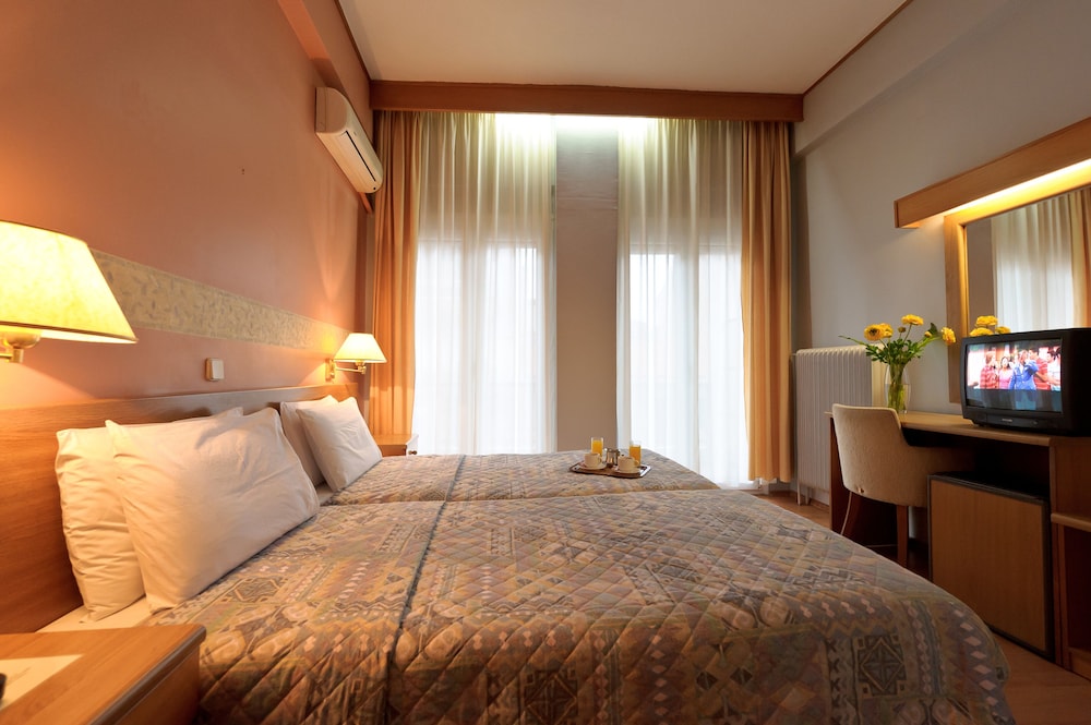ANESIS HOTEL 8/22