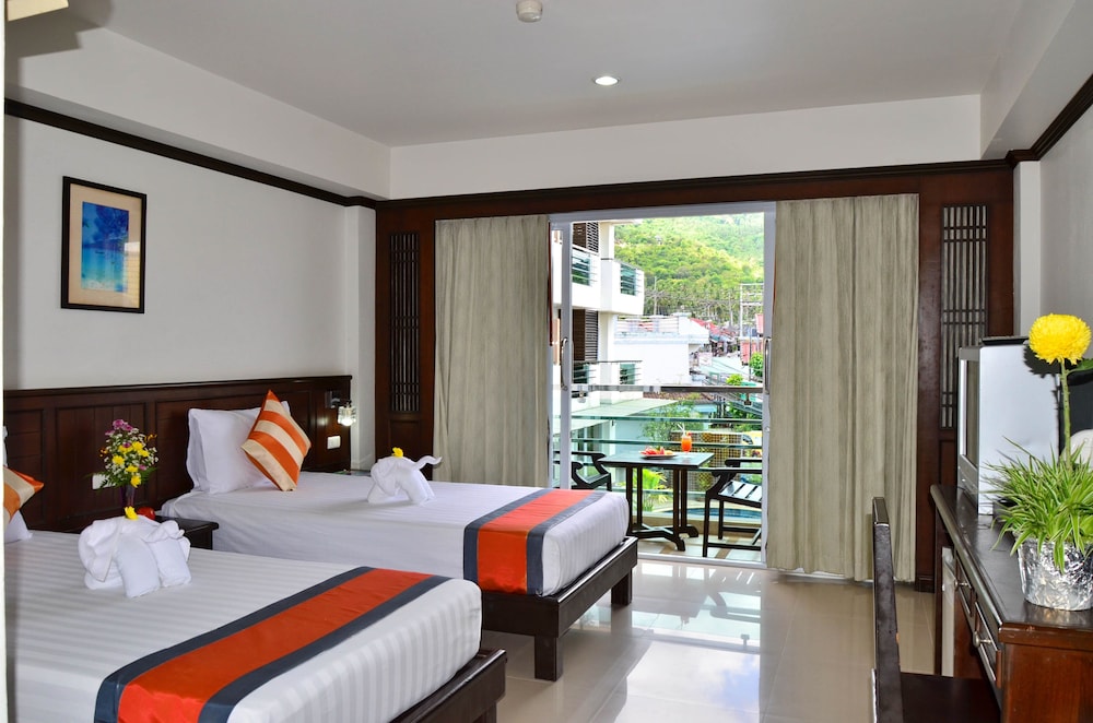 First Residence Hotel 28/48