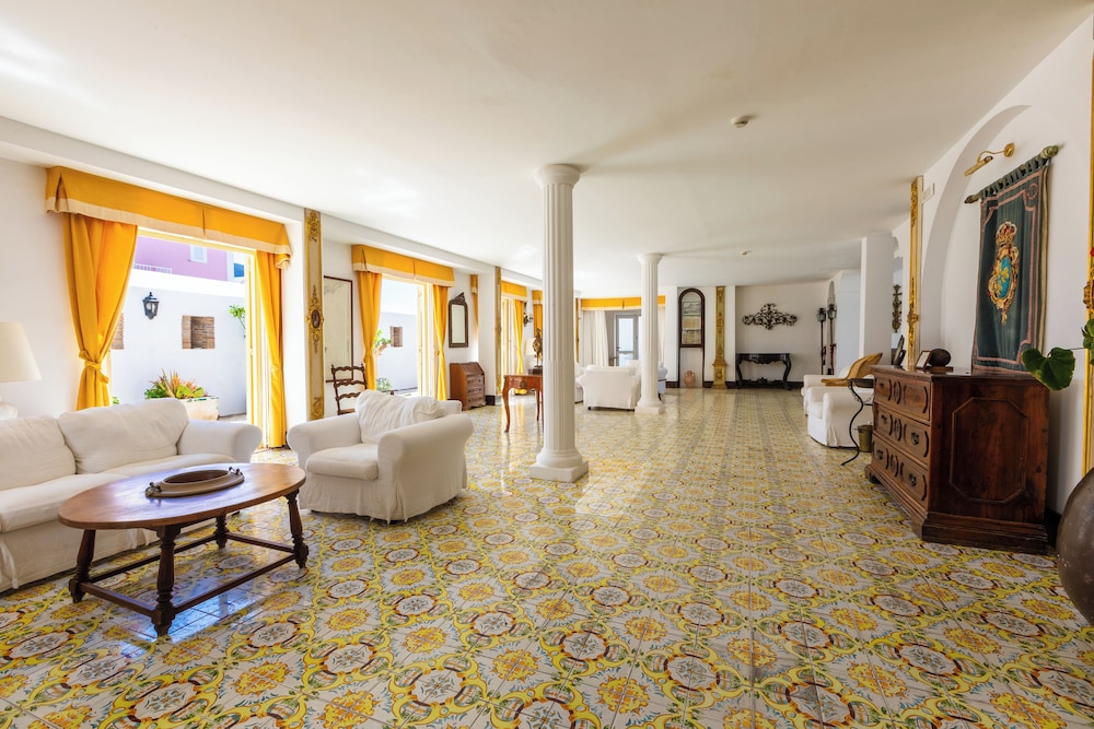 Hotel Torre Dei Borboni 50/72