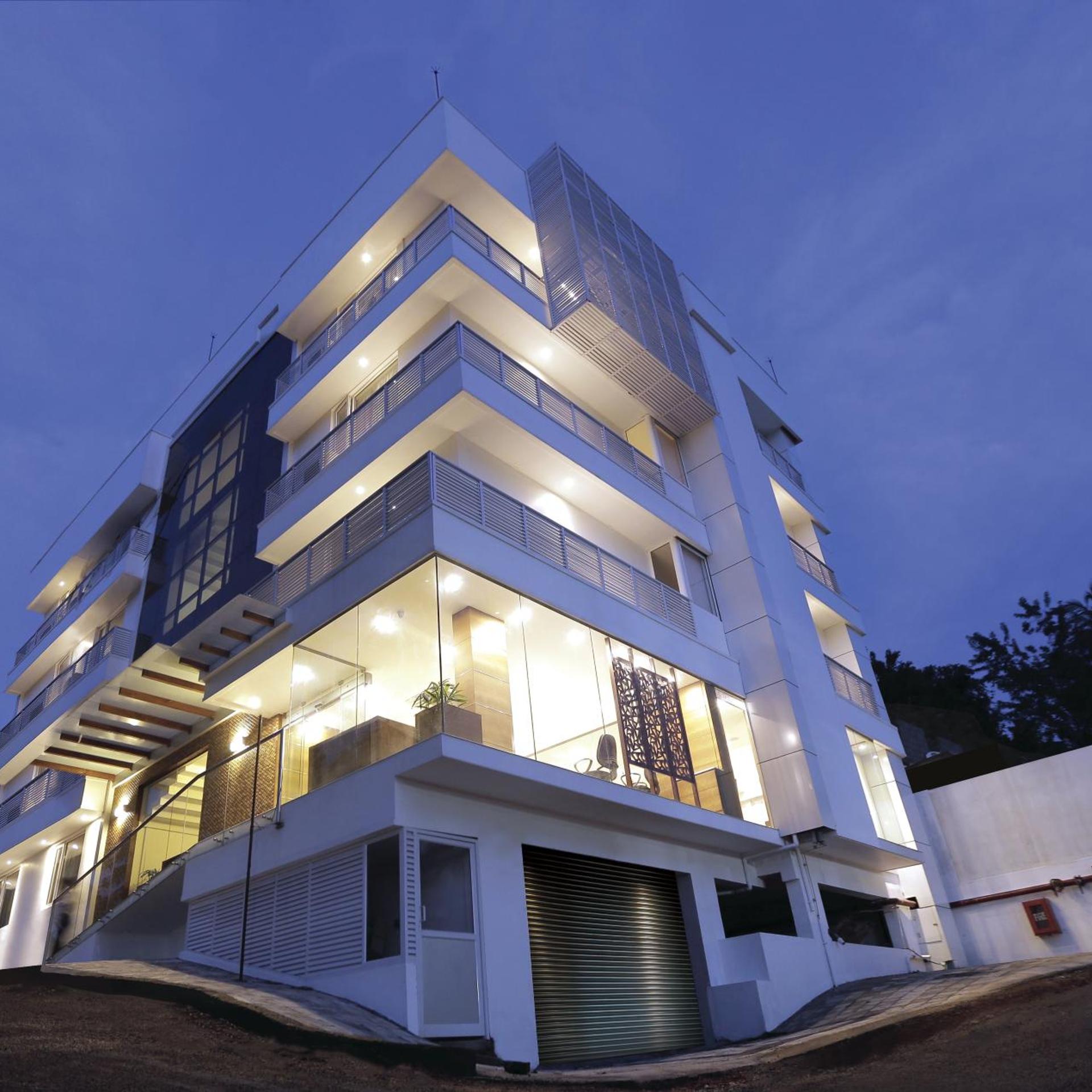 Oyo Premium Kakkanad Civil Station 1/54