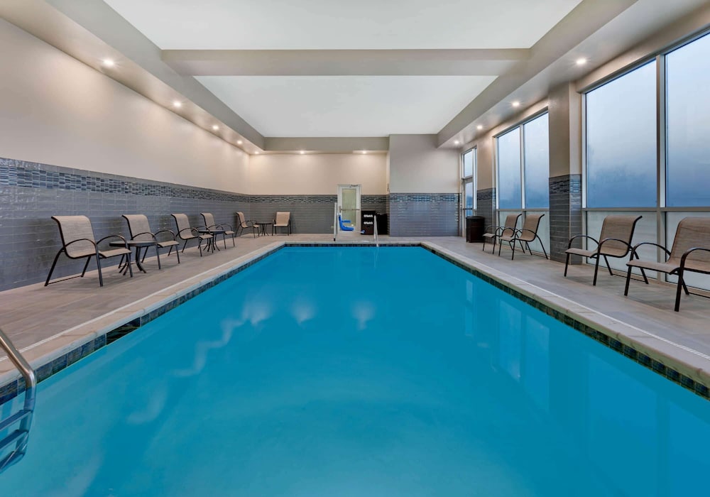 La Quinta Inn And Suites By Wyndham Lewisville 20/50
