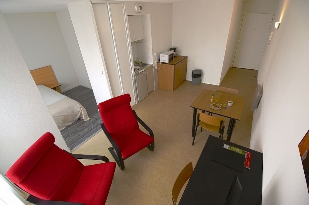 KOSY Appart'Hotels - La Maison Des Chercheurs 36/43