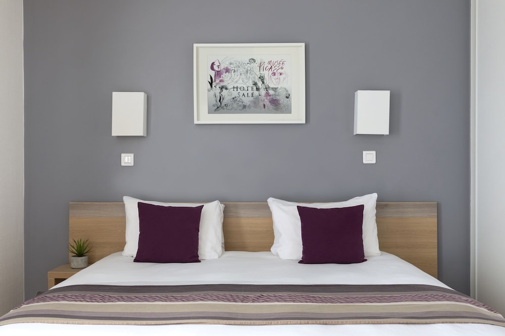 STUDIO, DOUBLE OR TWIN BED