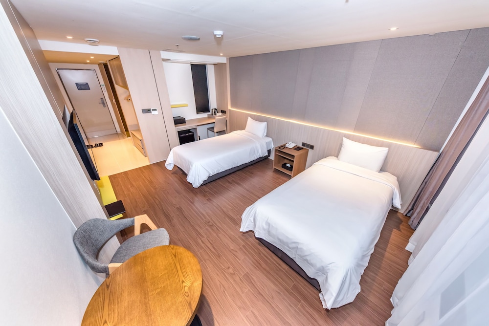 The First70 Hotel 16/50