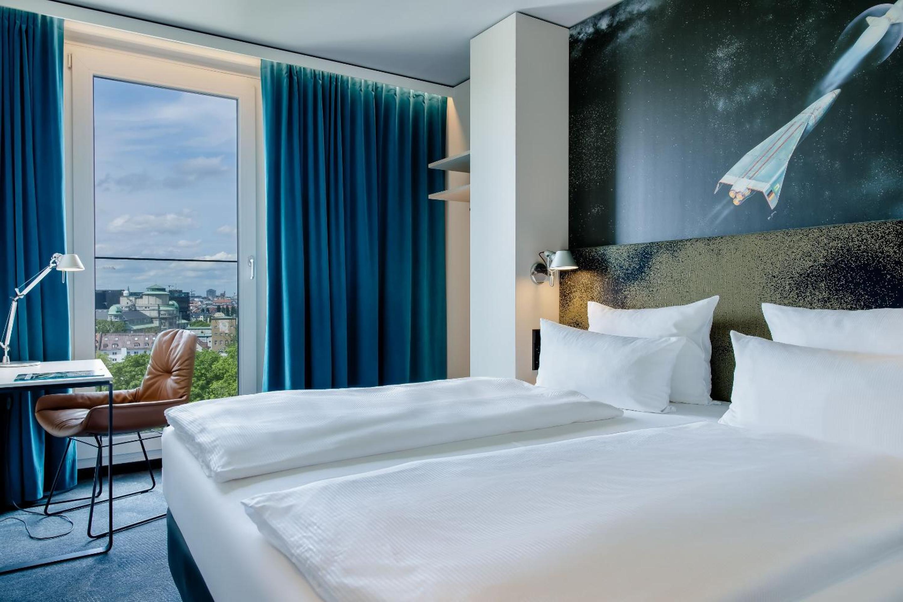 غرفة قياسية بسرير مزدوج، Motel One Deutsches Museum 2/6