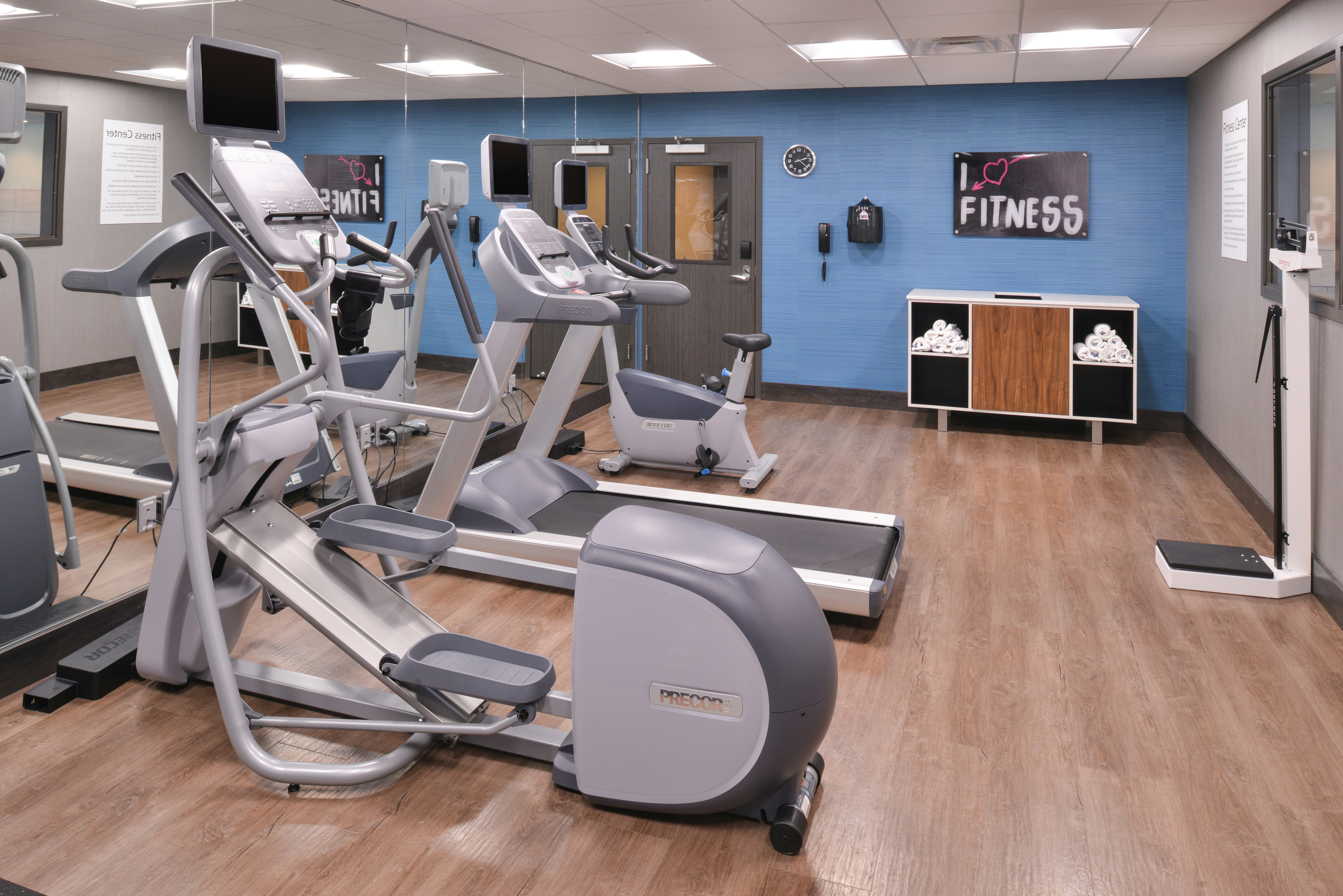 Holiday Inn Express Suites Bryant Benton Area 38/71