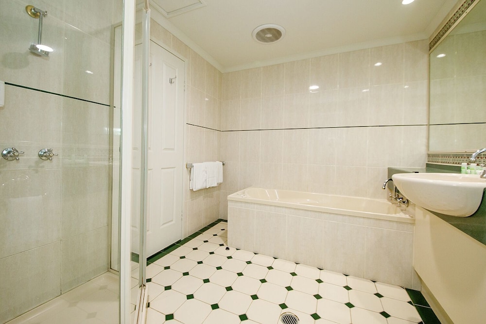 Yarrawonga Mulwala Golf Club Resort 27/86