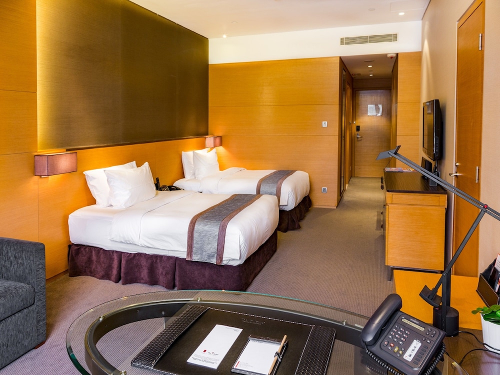 The T Hotel 6/41