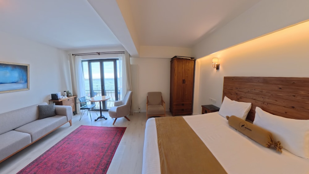 8 Rooms Boutique Hotel 15/50