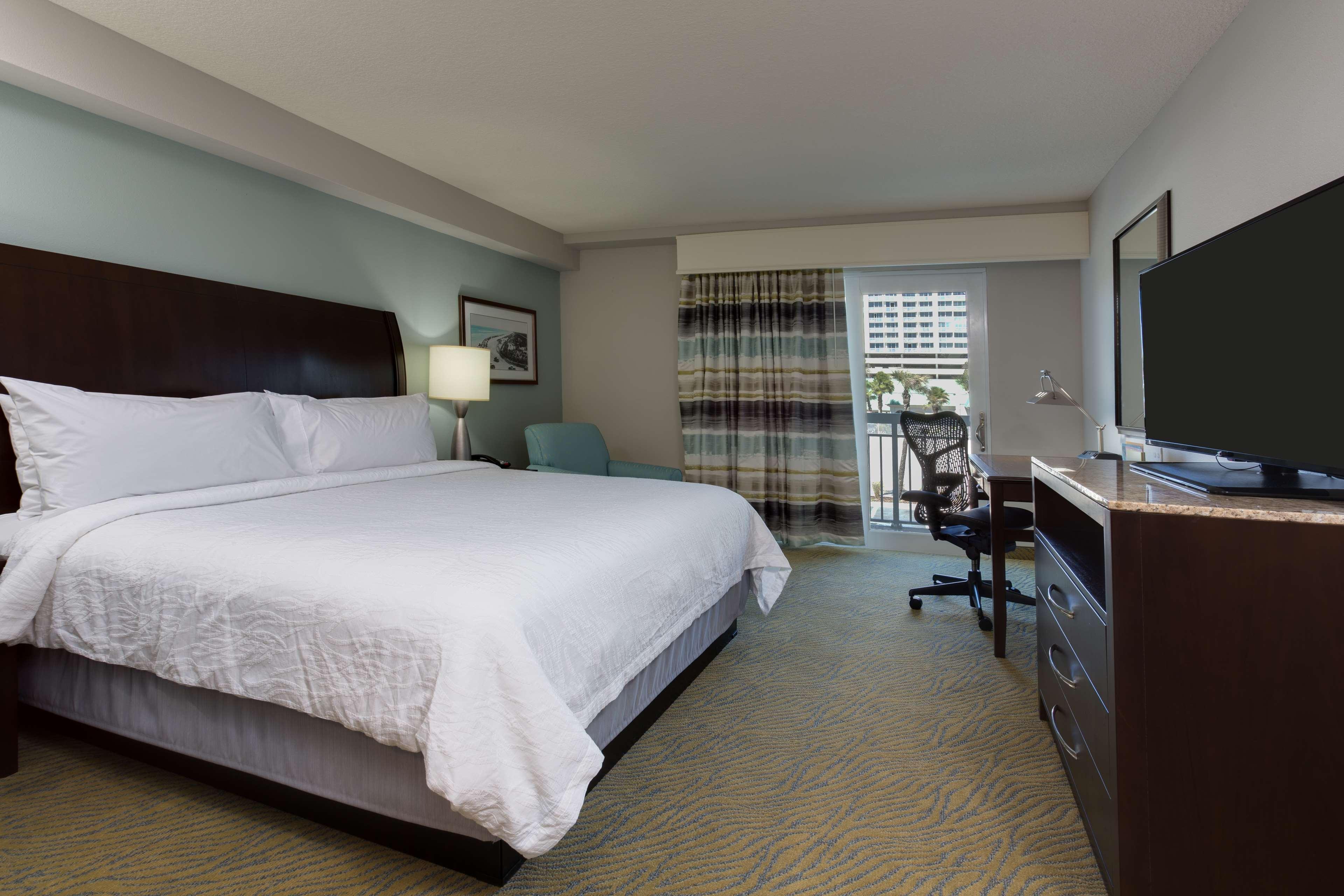 ROOM, KING BED, CITY VIEW, BALCONY