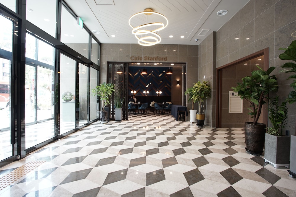 Stanford Hotel Busan 54/57