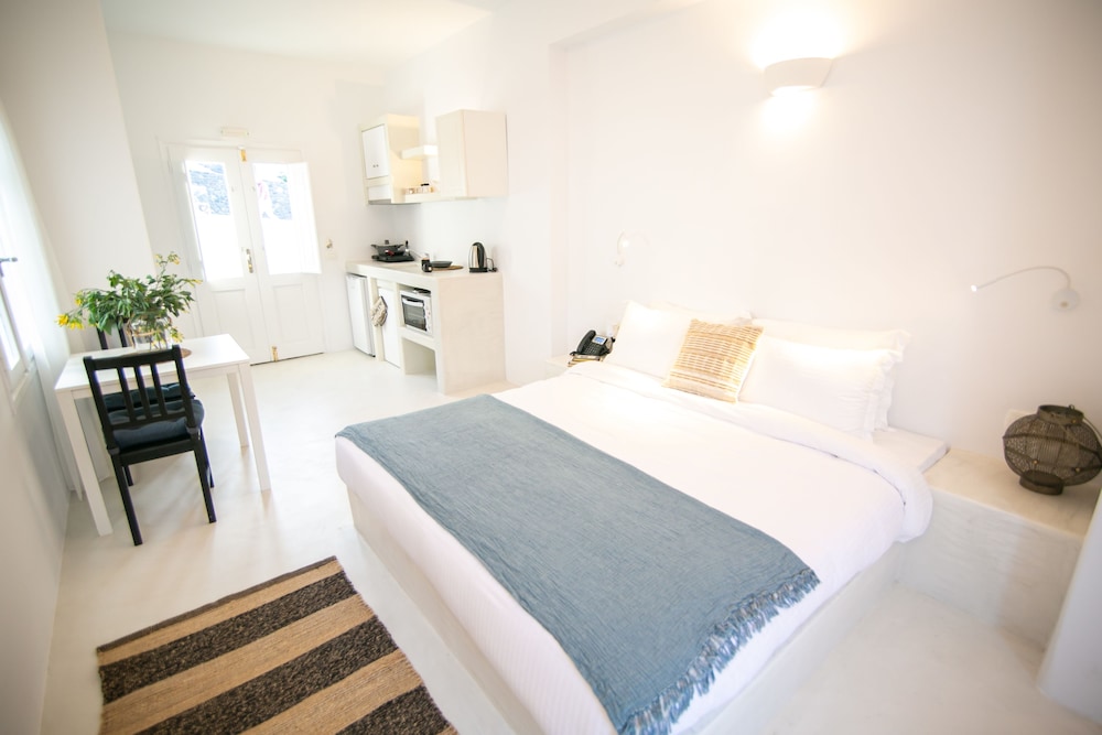 JUNIOR SUITE, KING BED, GARDEN VIEW, HOT TUB