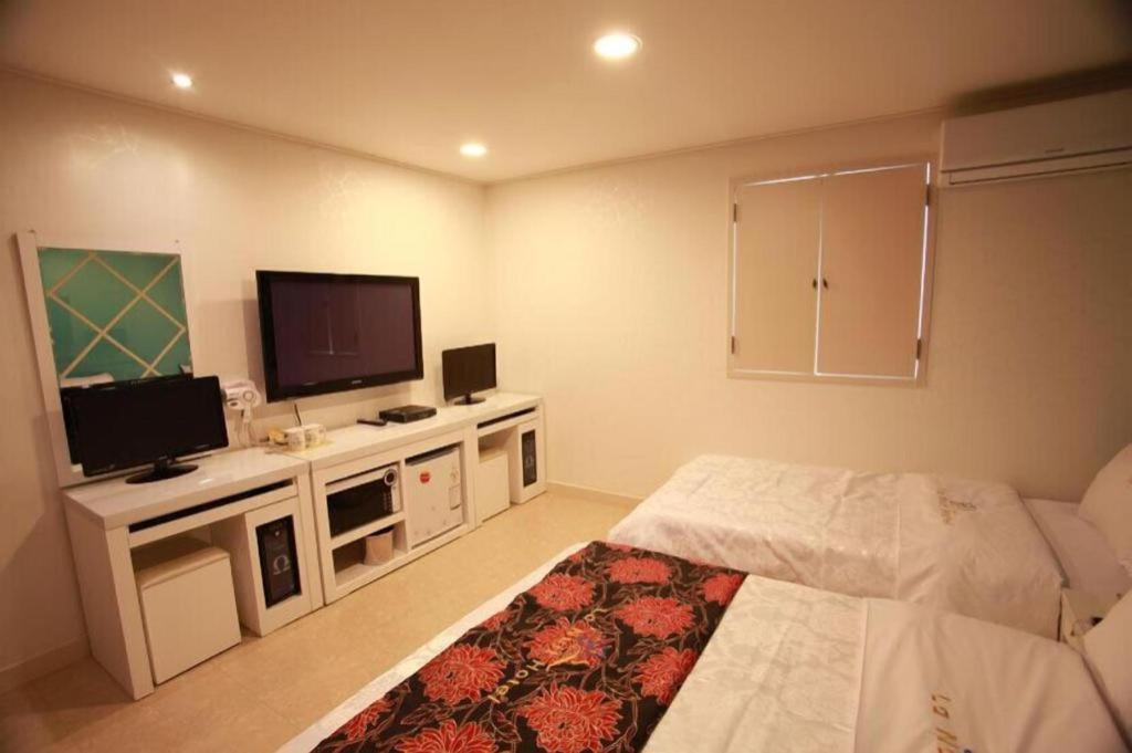 LA NUIT HOTEL 19/22