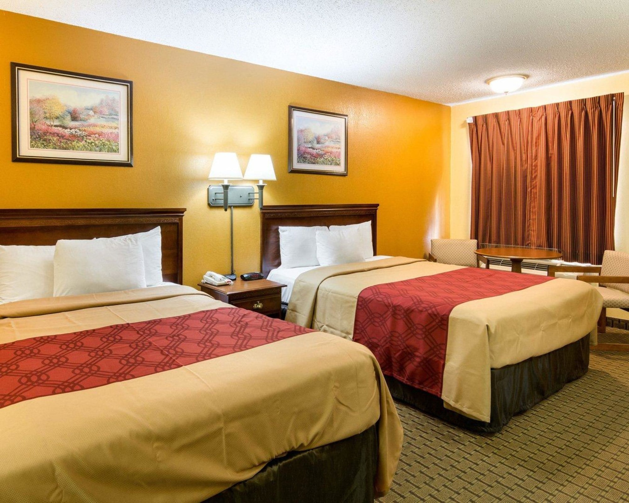 STANDARD, 2 QUEEN BEDS