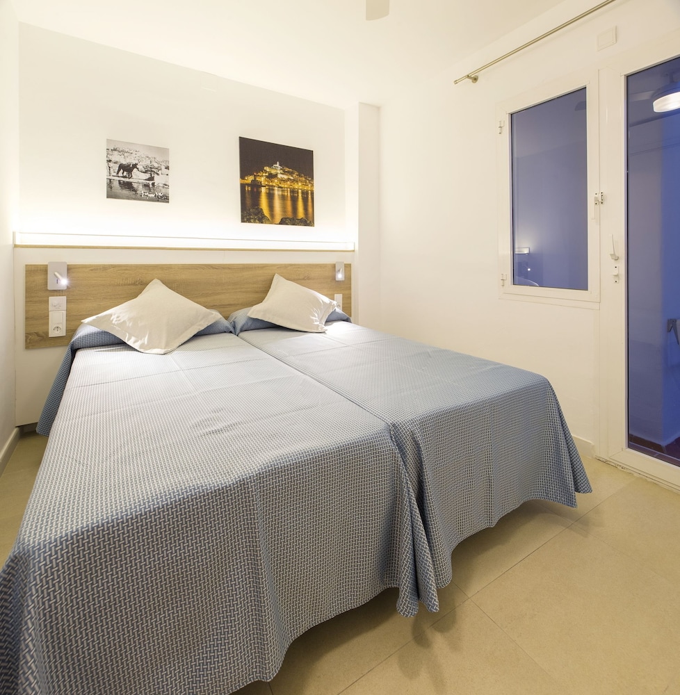 Playa Bella Beach Apartments 7/50