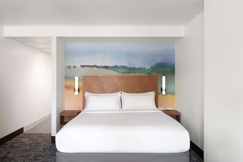 ROOM, KING BED, BALCONY