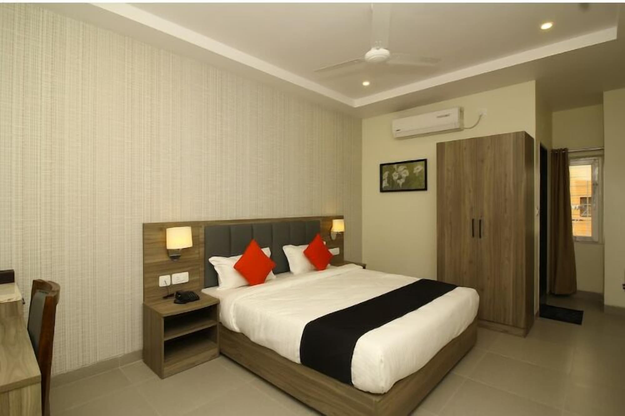 DELUXE, DOUBLE BED