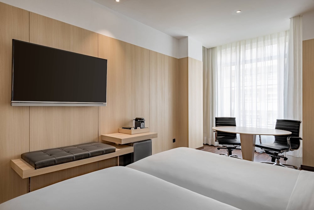 غرفة سوبيريور بسرير كينج، AC Hotel Burgos by Marriott 2/3