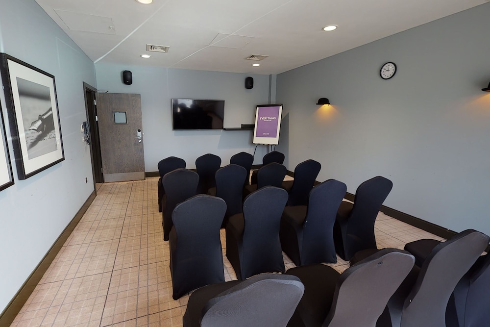 Village Hotel Aberdeen 43/50