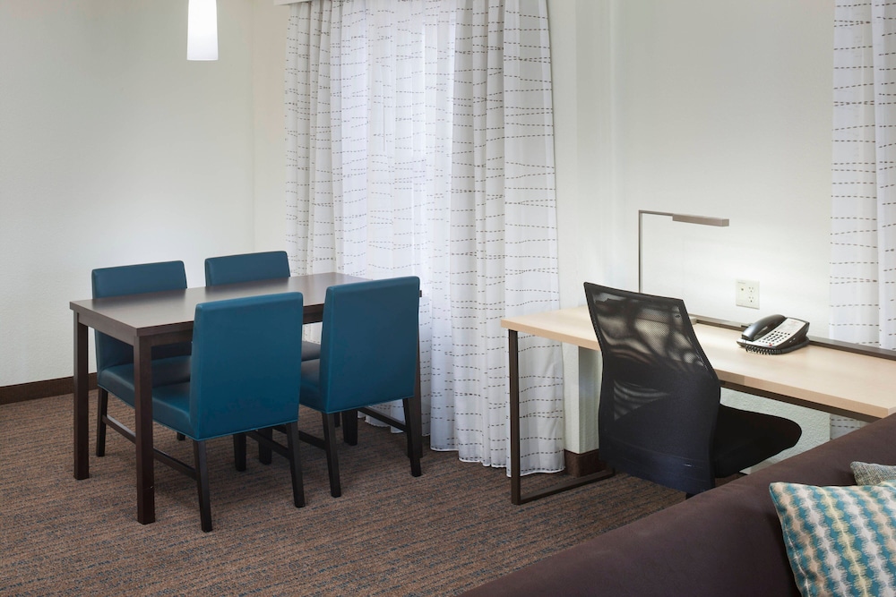 Residence Inn By Marriott Kansas City Country Club Plaza 36/38