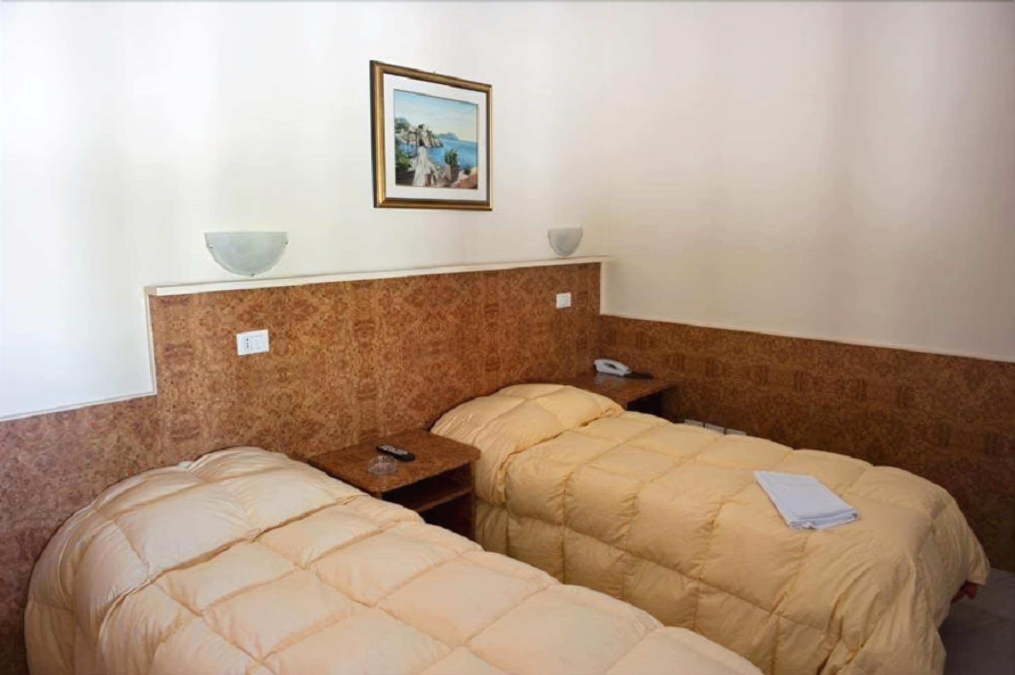 ECONOMY, DOUBLE BED