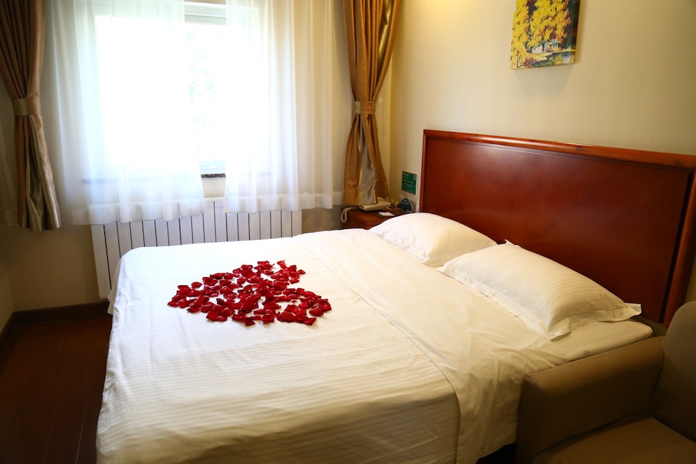 Greentree Inn Beijing Guangmingqiao Express Apartment Hotel 10/23