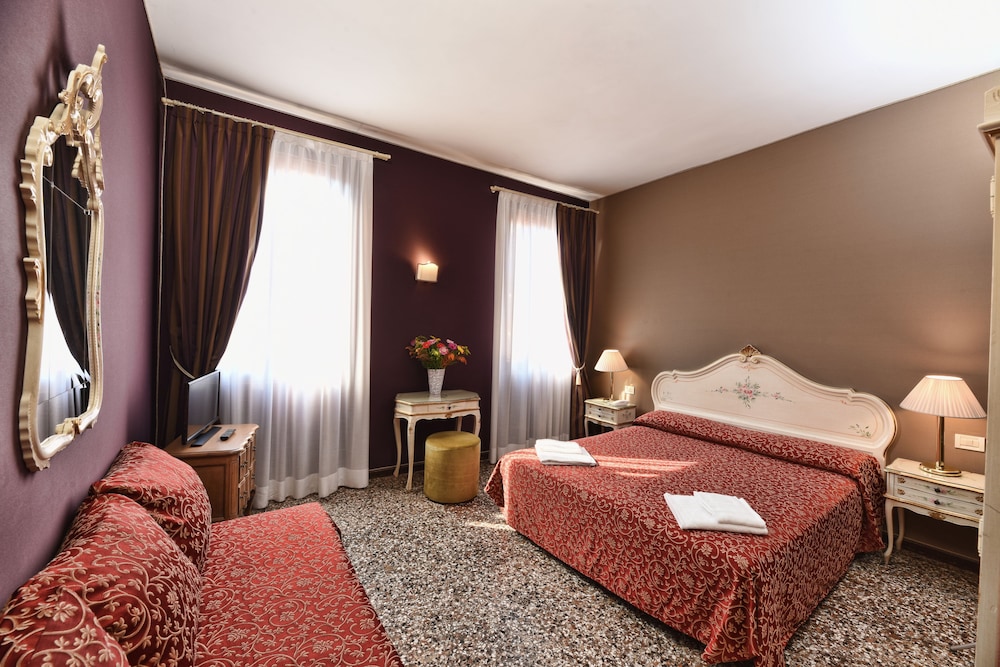 SUPERIOR, DOUBLE OR TWIN BED