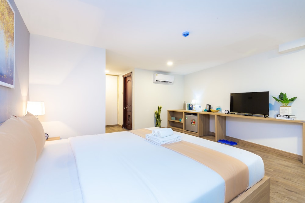 SAZI Resin Hotel - Free Nails/HairWash 18/50