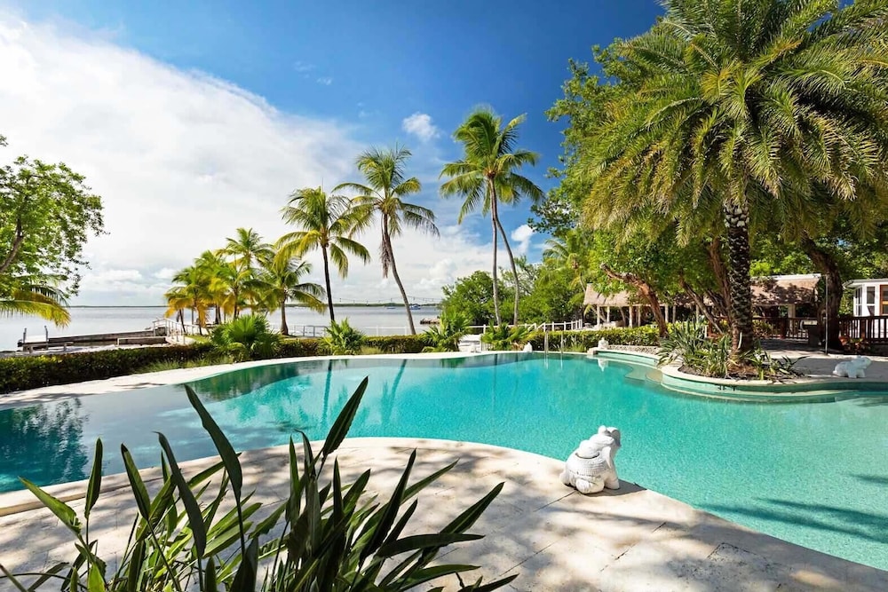 Largo Resort 32/42