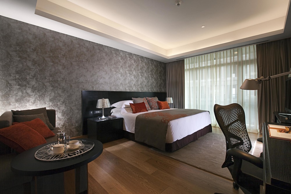 IIDL Suites 8/39