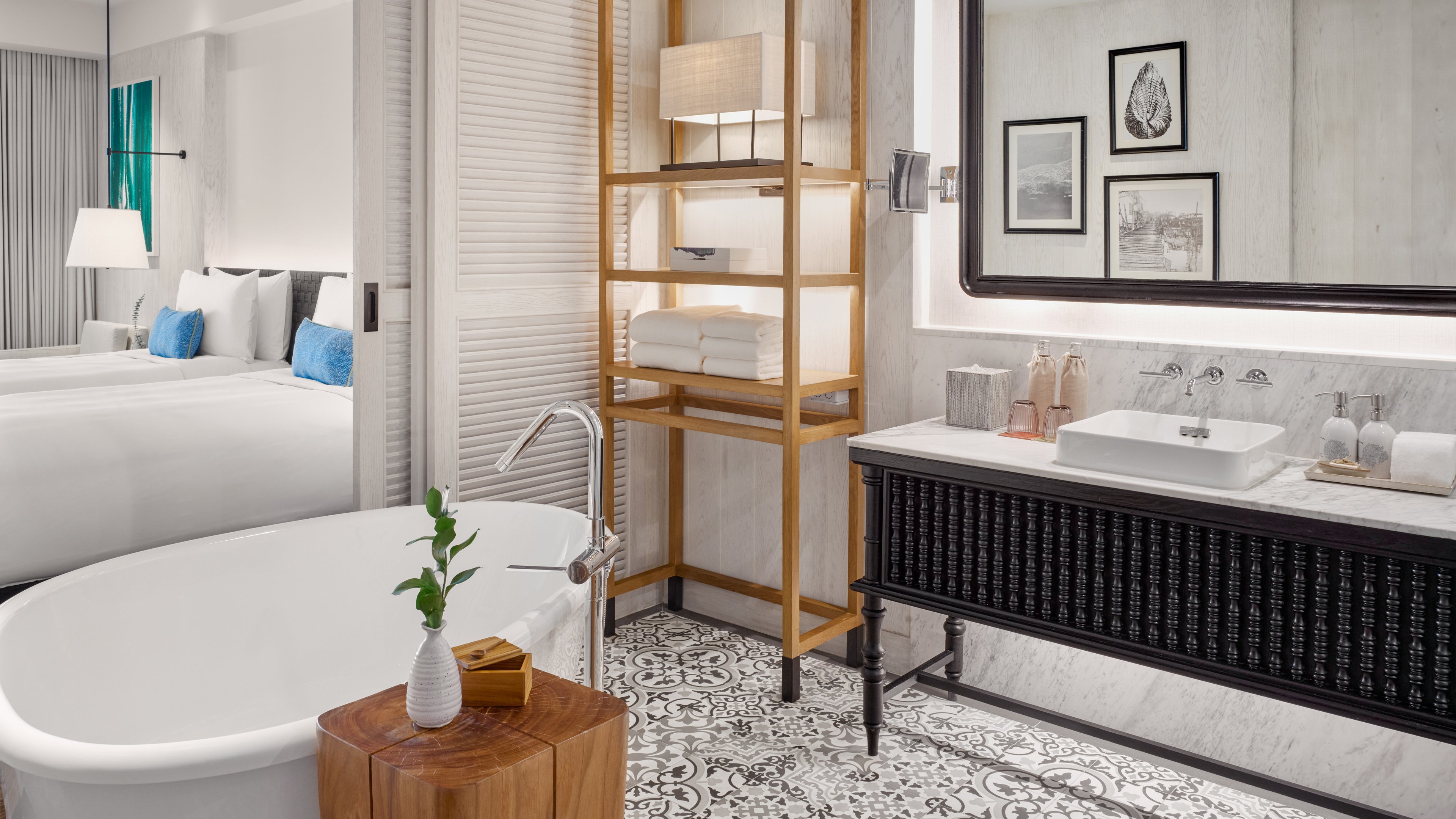 Essential, Twin Beds, Sea View