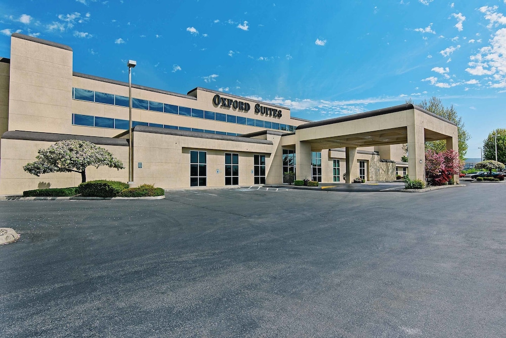 Oxford Suites Yakima 4/45