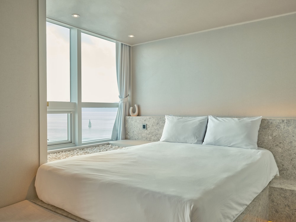 UH Suite The Haeundae 24/64