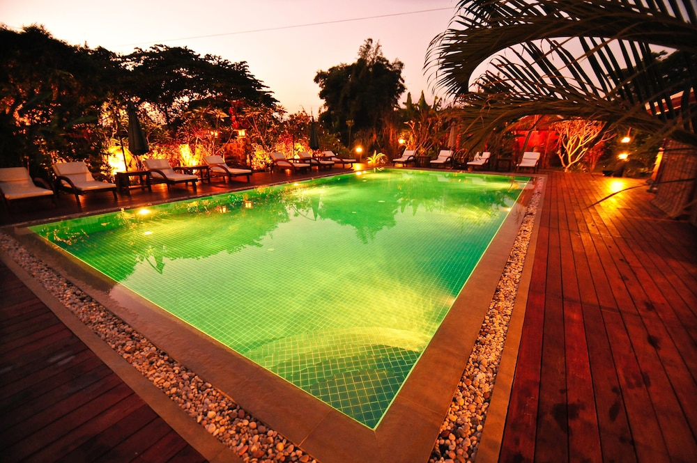 Terres Rouges Lodge 38/50