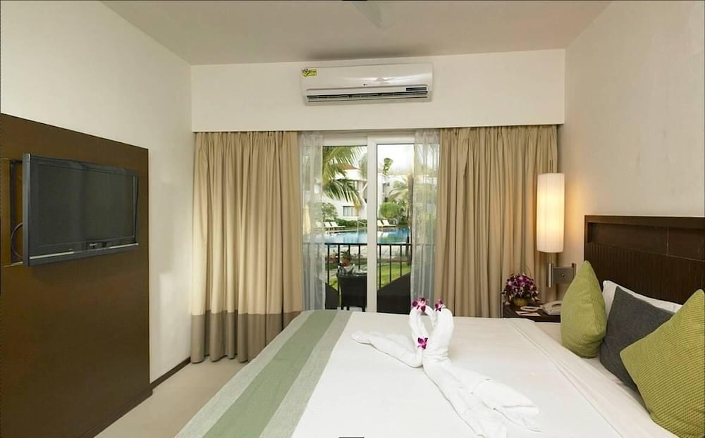 Royal Orchid Beach Resort & Spa, Goa 10/67