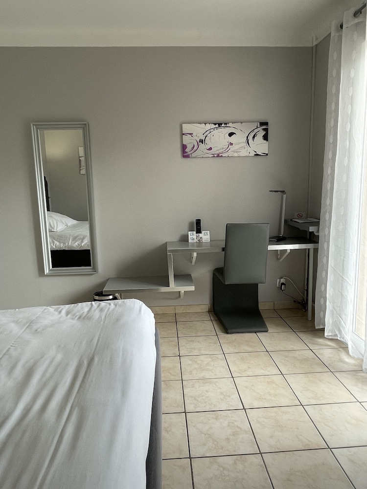 HOTEL LE CLEMENT V 20/66
