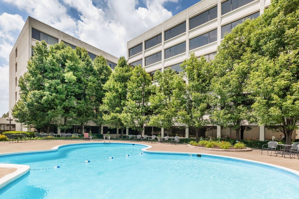 Wyndham Indianapolis Airport 68/72