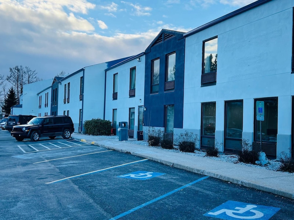 Hotel M Mount Pocono 55/61