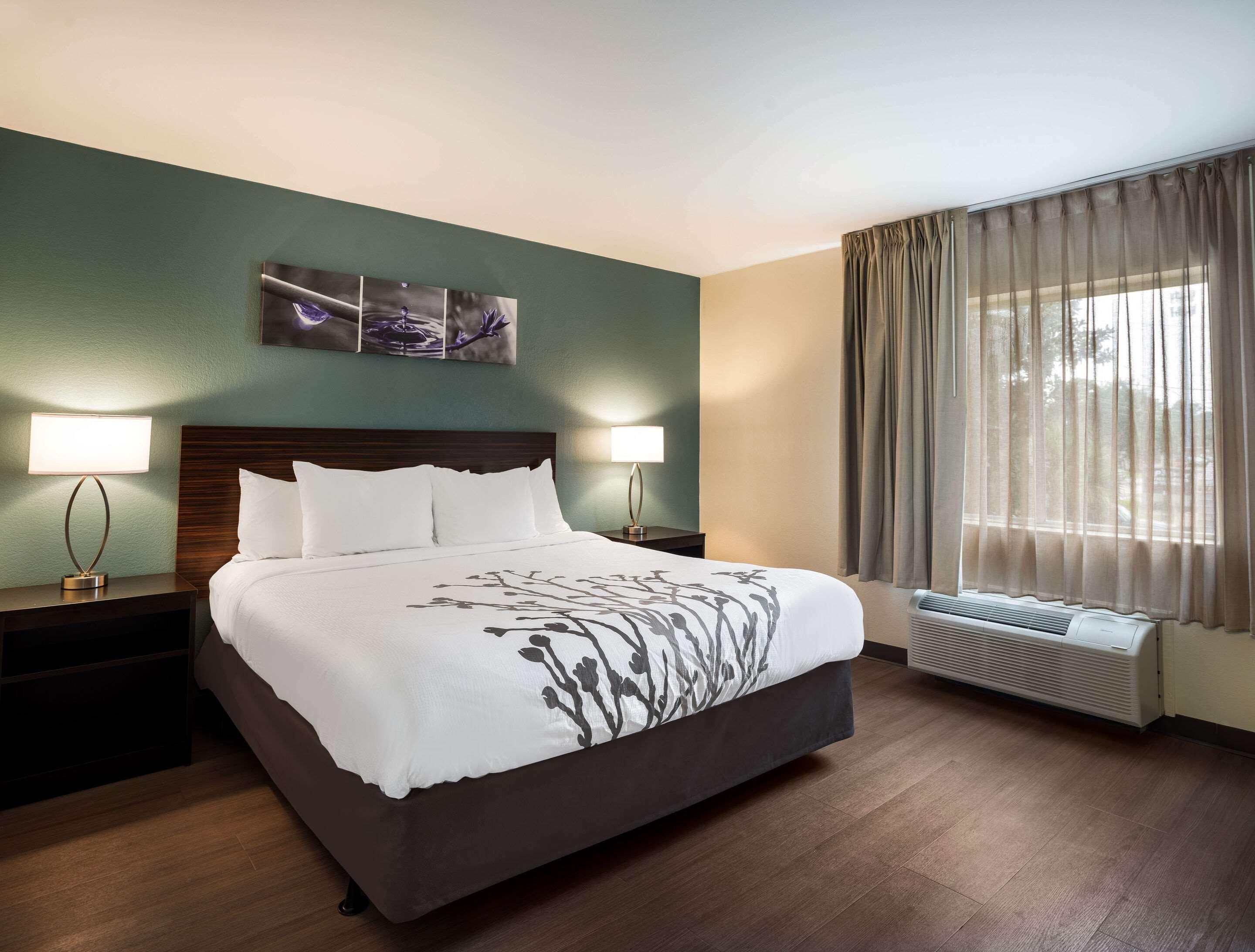 UPGRADE, BUSINESS, SUITE, KING BED