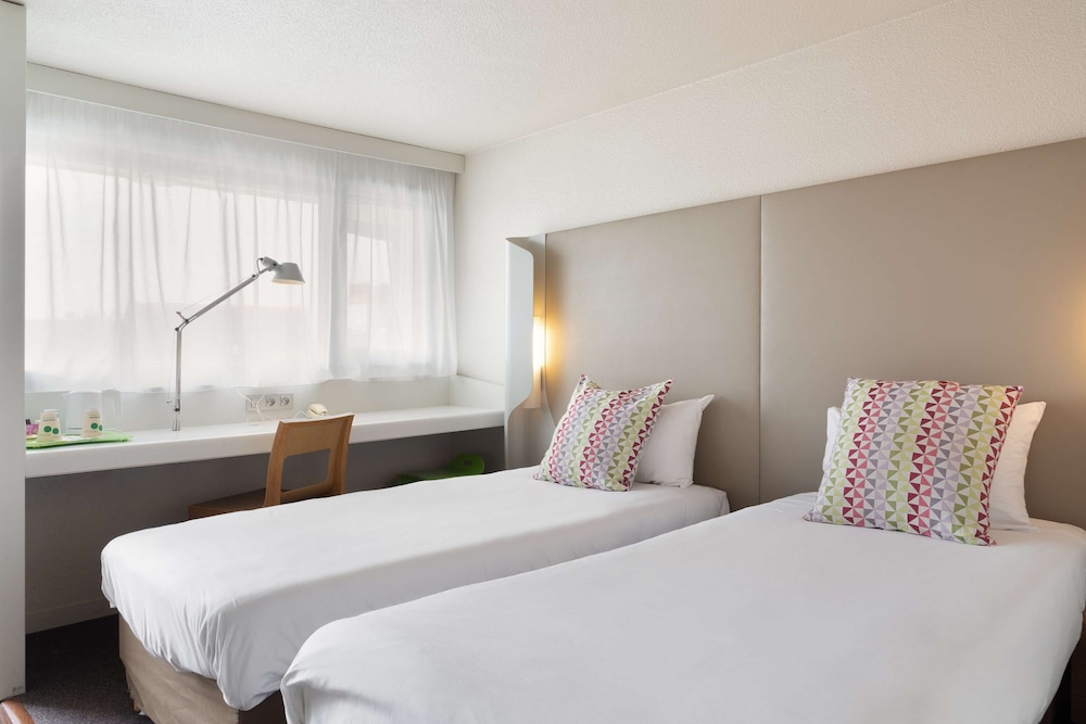 Standard, Twin Beds