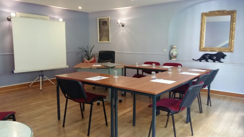 Hipotel Hostellerie Du Lys 31/49