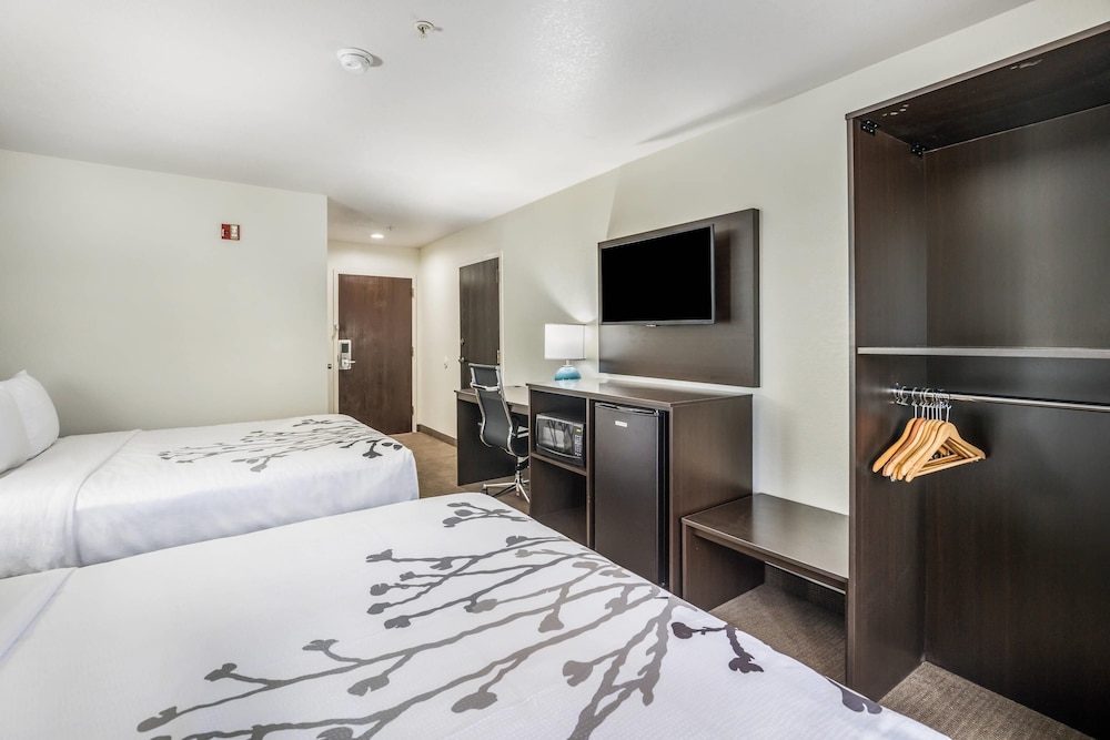 Standard, 2 Queen Beds