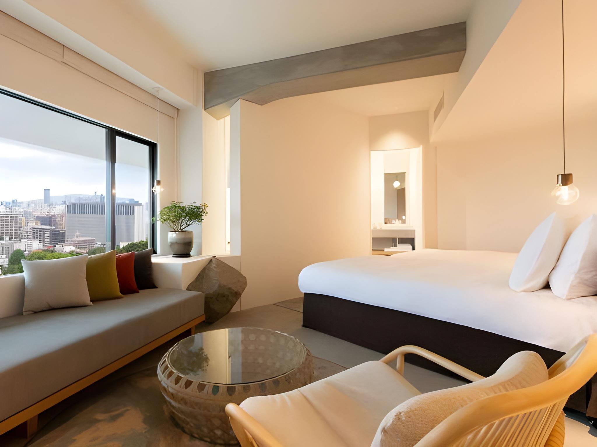 Suite, Twin Beds, City View, Bathtub
