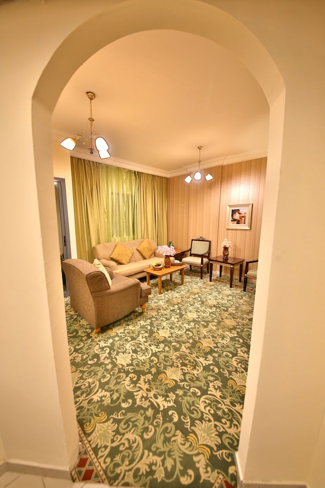 Midtown Furnished Apartments 21/34